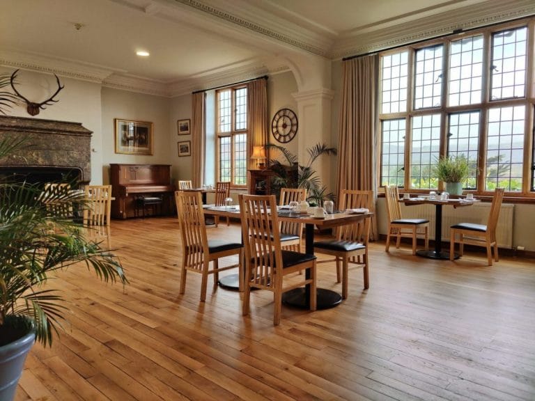oak floor room with breakfast tables