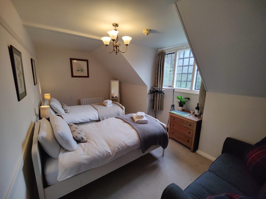 twin bedroom bunkhouse on the south west coast path